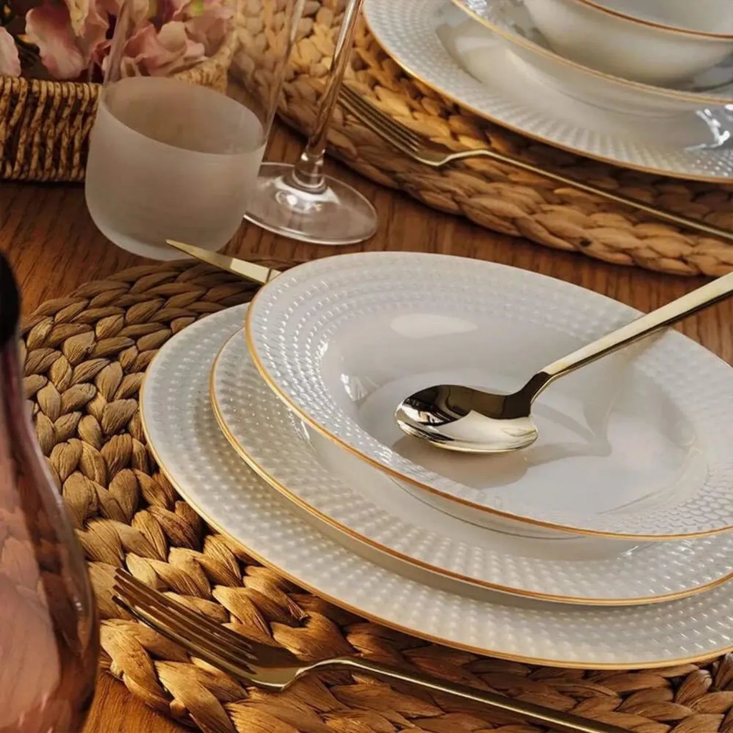 Ensemble de vaisselle Porland Izem en porcelaine blanc et doré - 24 pièces pour 6 personnes